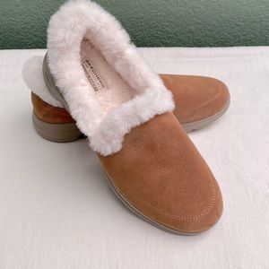 Skechers woman’s suede with Ortholite comfort foam insoles.